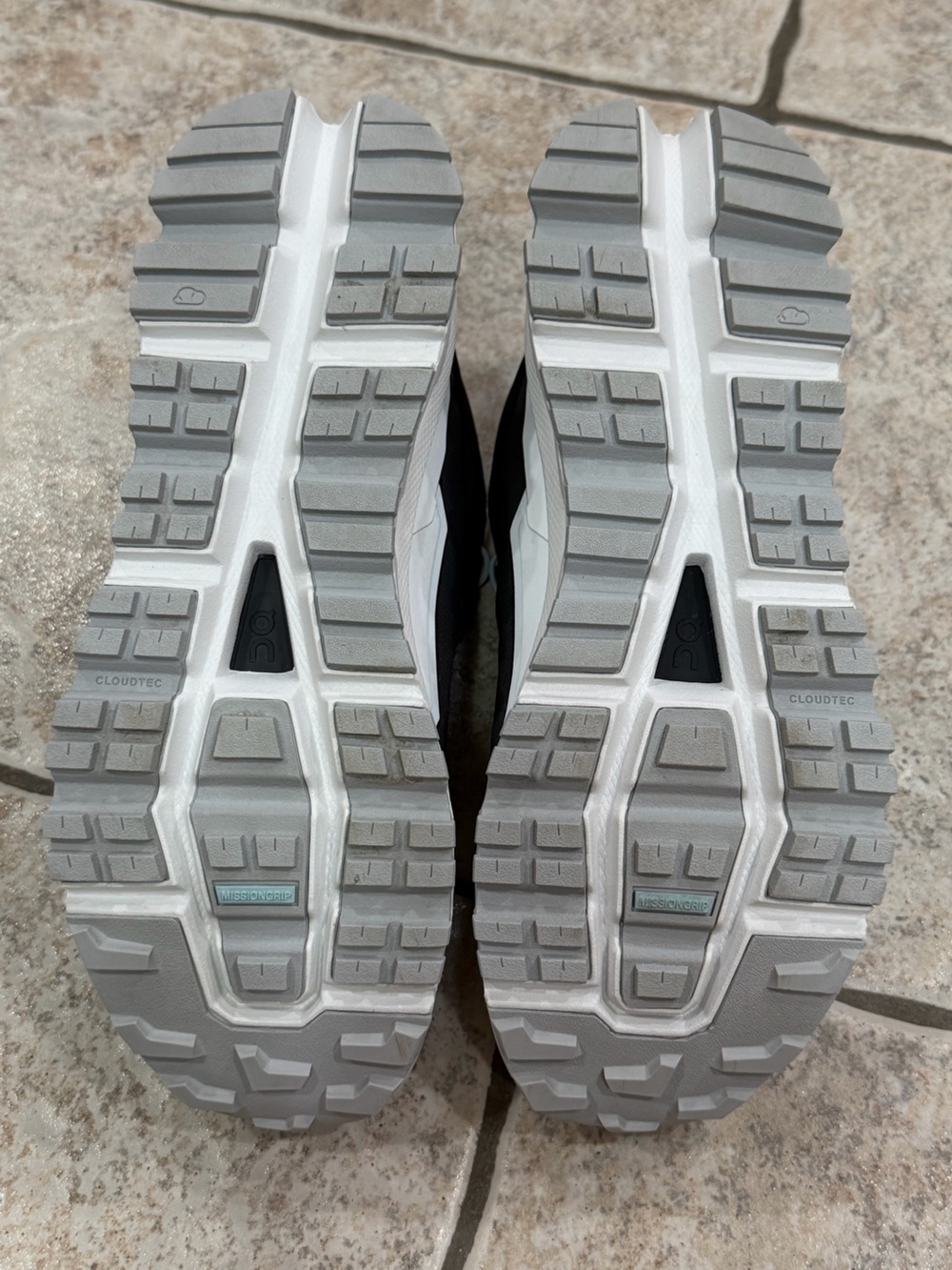 On Cloudhero Mid Waterproof Shoes Youth Sz 5 Y - Picture 4 of 11